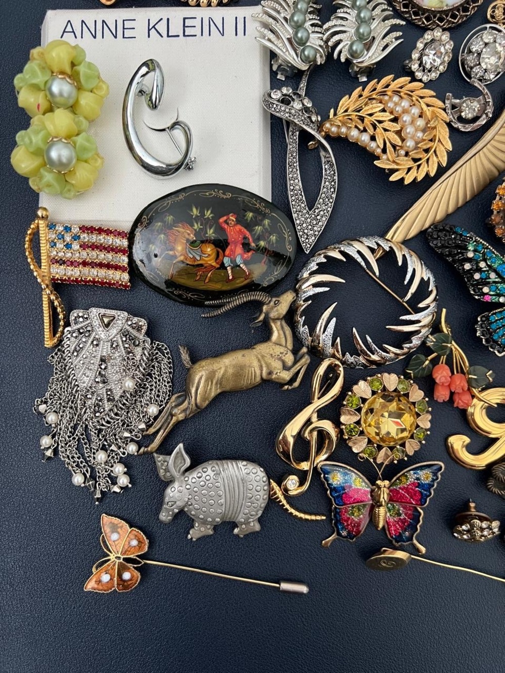 Vintage to modern Bundle Brooches and Earrings lot, Set - Picture 3 of 6